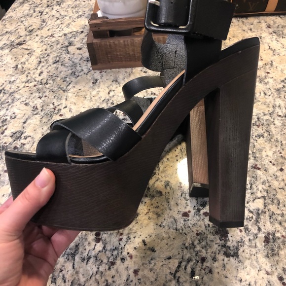 JustFab Pumps - Picture 5 of 8